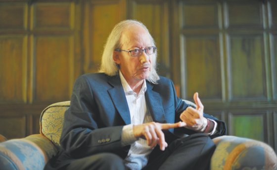 arturo escobar
